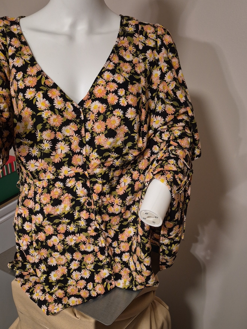 torrid Black Floral V-Neck Blouse with Pink and Cream Daisies